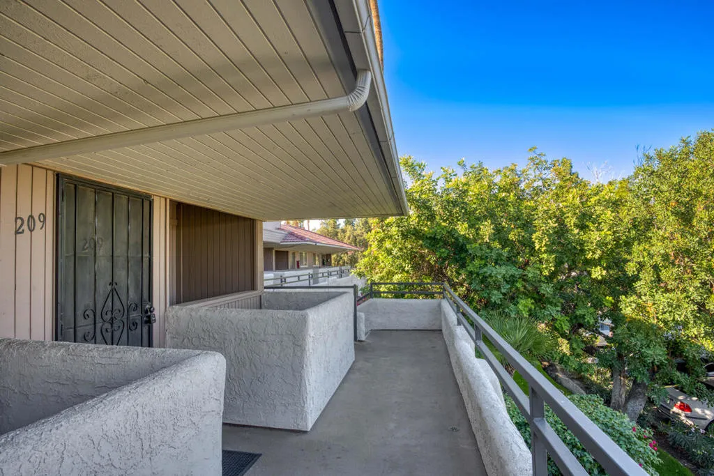 2825 N Los Felices Road 209, Palm Springs, California 92262 home-pic-3